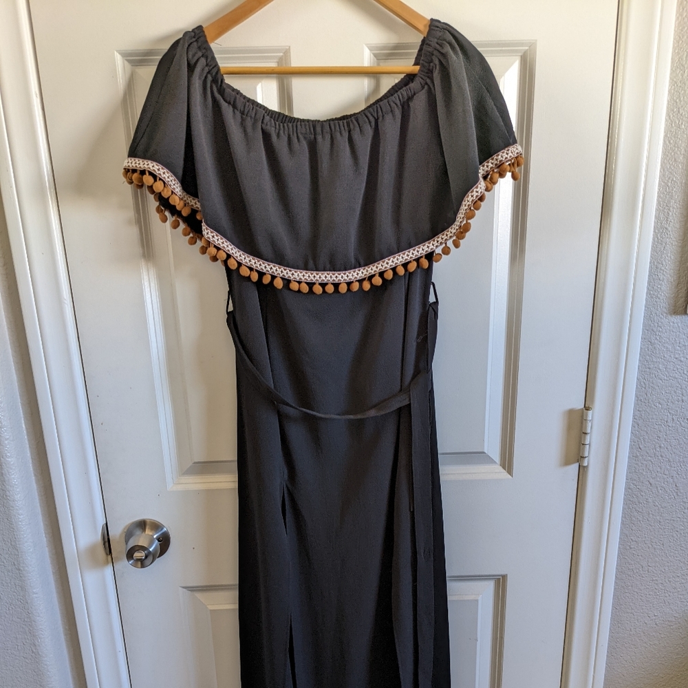 Off the shoulder maxi dress in black with two slits